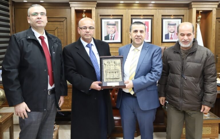 بحث سبل تعزيز التعاون بين البلقاء التطبيقية والبنك الإسلامي الأردني