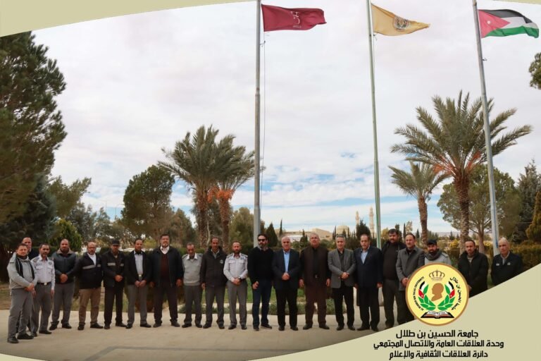 رئيس جامعة الحسين بن طلال يرعى مراسم رفع علم “اليوبيل الفضي” للجلوس الملكي