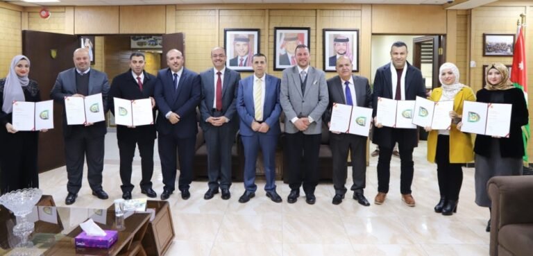 العجلوني يرعى تخريج المشاركين في برنامج دكتور لكل مصنع في البلقاء التطبيقية