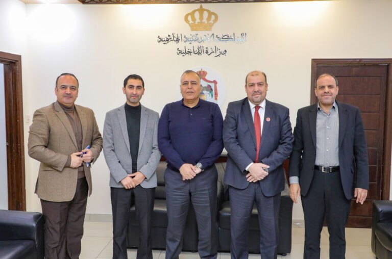 وفد من الجامعة الهاشمية يزور محافظة الزرقاء