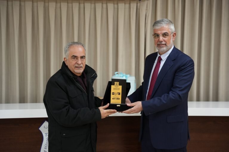 رئيس جامعة عمان الأهلية يكرم السيد أمين عارضه المدير التنفيذي لكلية فنون الطهي والضيافة