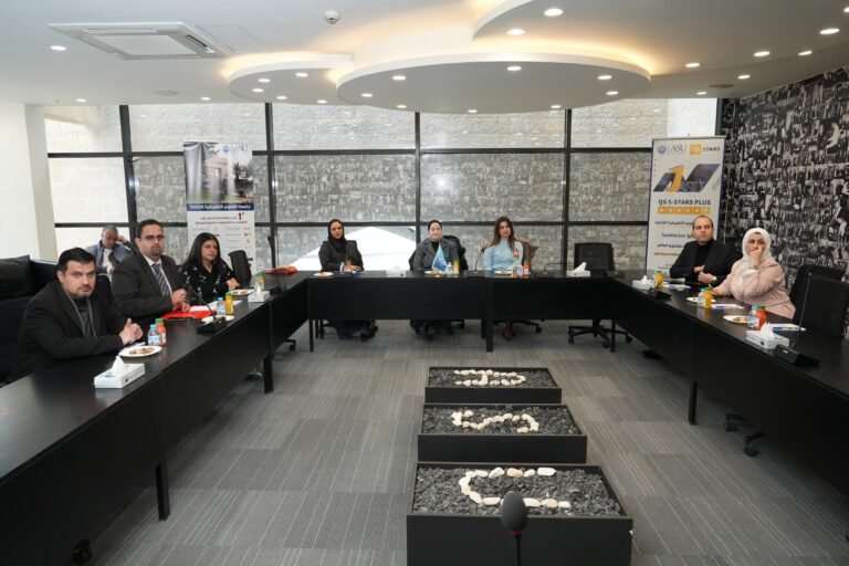 التطبيقية تستقبل الملحق الثقافي في السفارة البحرينية