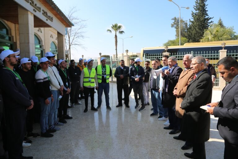 رئيس جامعة “الزيتونة” يودع بعثة عمرة طلبة الجامعة