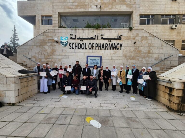 “صيدلة الأردنية” تعقد ثلاث ورش حول تحليل البيانات الطبية على هامش مسابقة “هاكاثون”