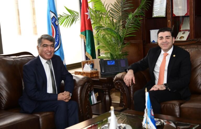 السفير الباكستاني يزور جامعة العلوم والتكنولوجيا