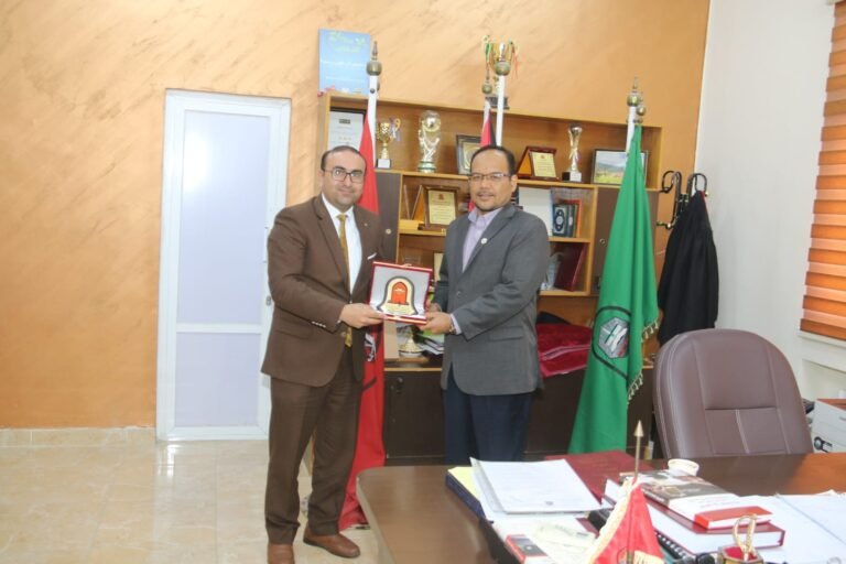 جامعة مؤتة تبحث تعزيز التعاون مع كلية باهانج الماليزية