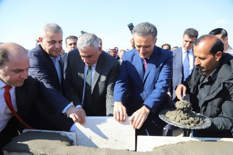 عبيدات والفايز يضعان حجر الأساس لمبنى سكن الطالبات في فرع الجامعة الأردنية في العقبة