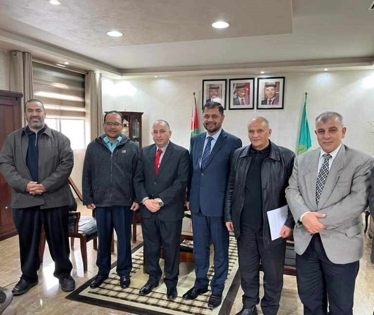 رئيس جامعة آل البيت الأستاذ الدكتور أسامة نصير يستقبل وفدًا ماليزيًا لتعزيز الشراكة والتعاون الأكاديمي