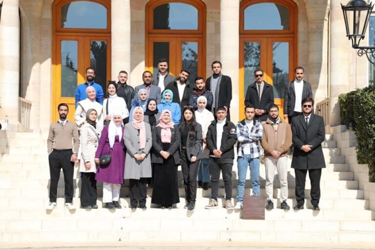 وفد من الجامعة الهاشمية يزور الديوان الملكي الهاشميّ العامر