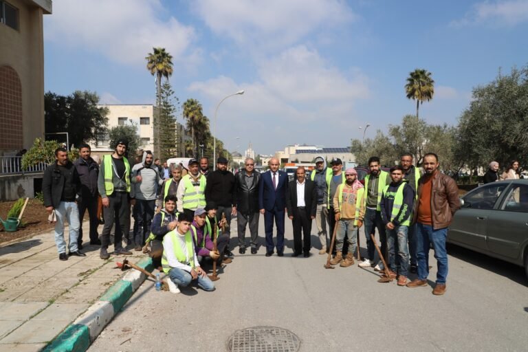 “اليرموك” تحتفل بيوم الشجرة