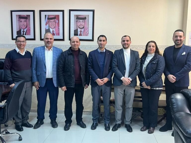 عميد شؤون الطلبة في الجامعة الهاشمية يلتقي بفريق من برنامج دعم البلديات التابع لـ (USAID)