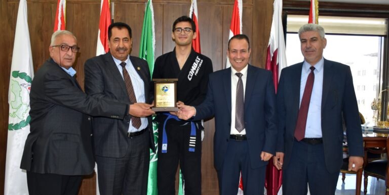 المراشده يكرم الطالب الخطيب لفوزه بالمركز الثالث على المستوى الدولي في الجوجيستوAJP