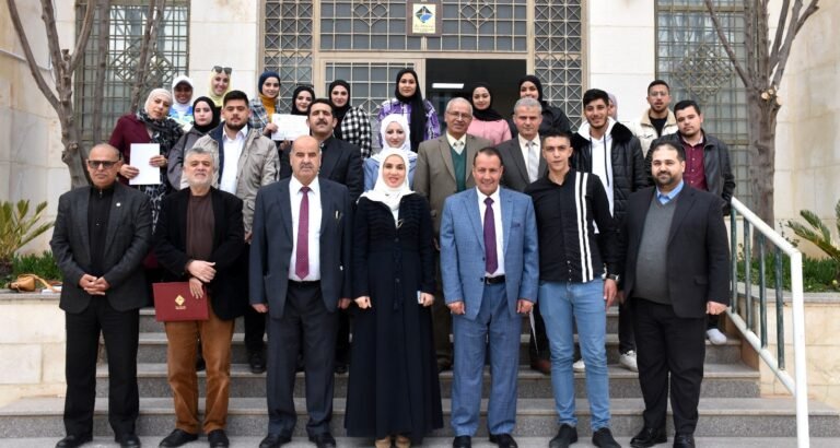 الزبون يرعى حفل تخريج دورات تدريبية بجامعة جدارا