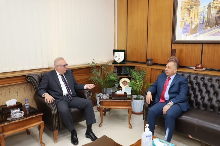 توقيع اتفاقية تعاون مشترك بين جامعة آل البيت وجامعة اليرموك.