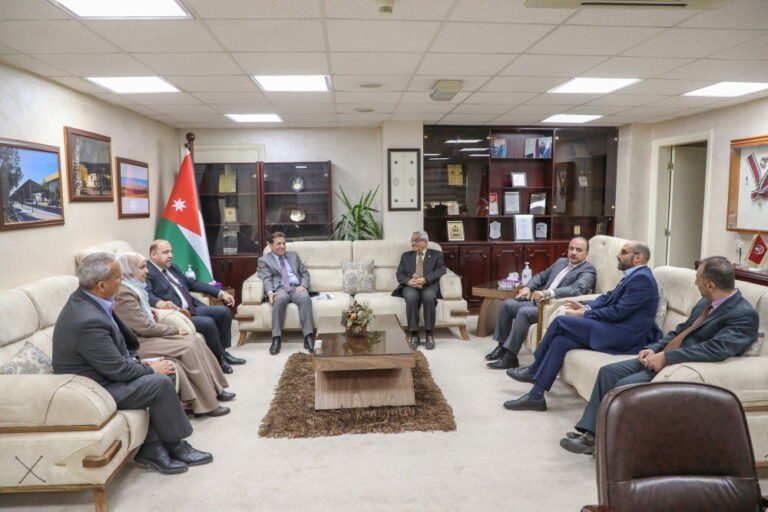 الجامعة الهاشمية والملحقية الثقافية العراقية تبحثان التعاون بالمجالات الأكاديمية والبحثية
