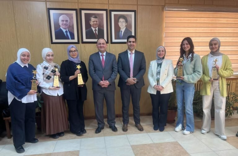 طلبة “أعمال الأردنية” يحتلّون المركز الأول في مسابقة CFA Research Challenge بالمرحلة المحلية