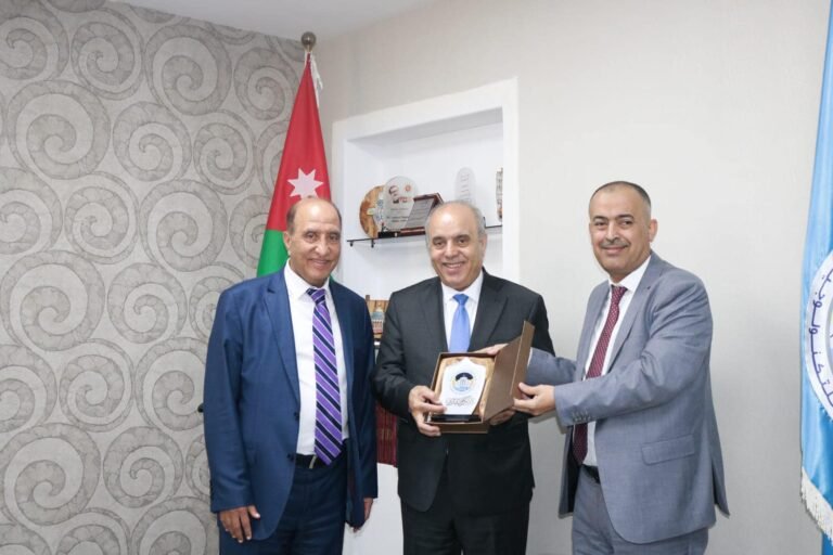 وزير التعليم العالي و البحث العلمي يزور جامعة العقبة للتكنولوجيا