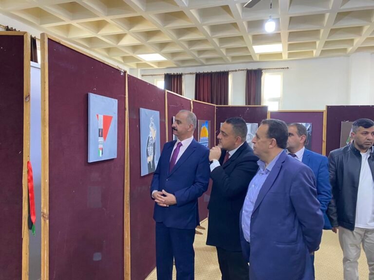 معرض فني للرسم الحر لأحداث غزة في جامعة إربد الأهلية