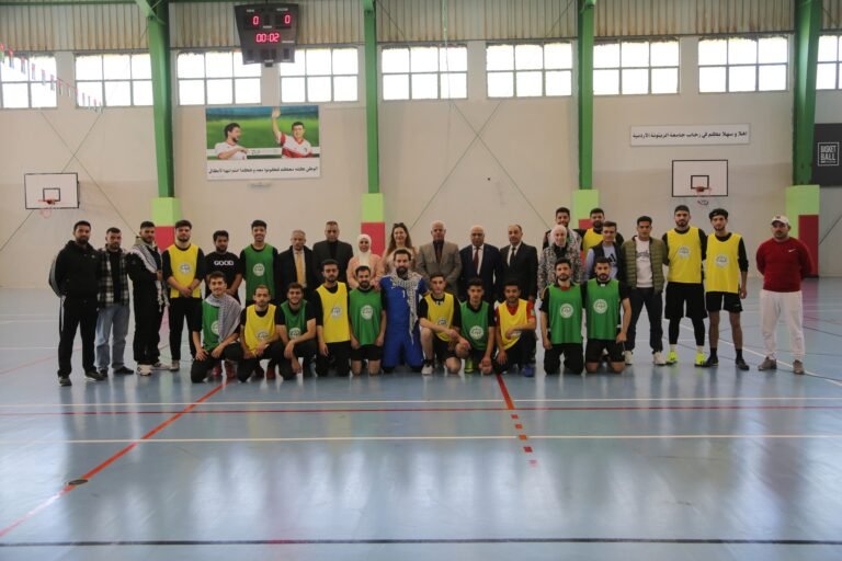 “الزيتونة” تقيم نهائي بطولة الطلبة الوافدين لخماسي كرة القدم