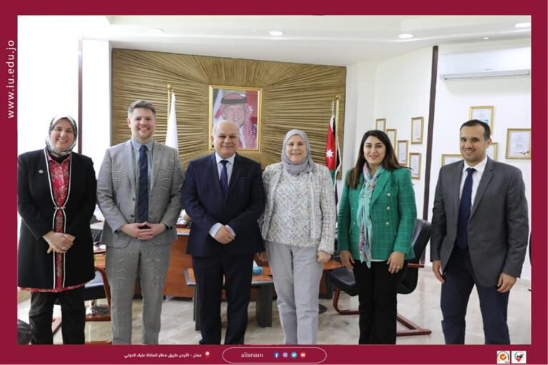 جامعة الإسراء تستقبل فريق مجلس التعليم الصيدلاني الأمريكي