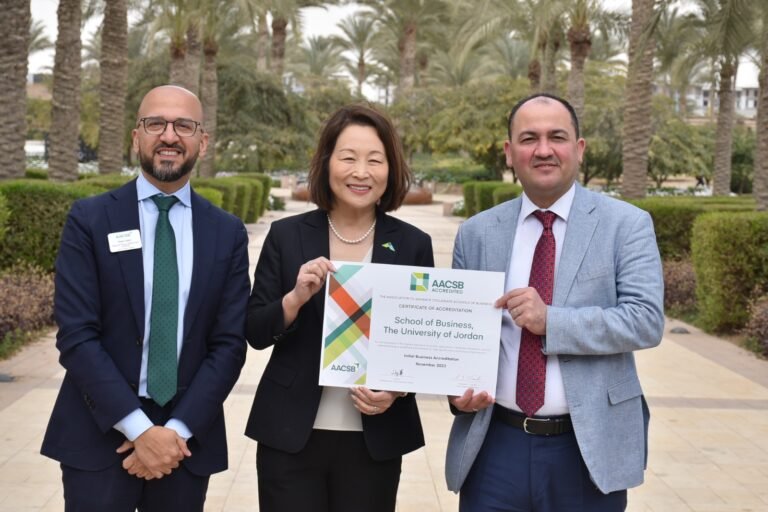 “أعمال الأردنية” تتسلم شهادة الاعتماد الدولية ( AACSB) كأول كلية أعمال في الجامعات الحكومية الرسمية الأردنية