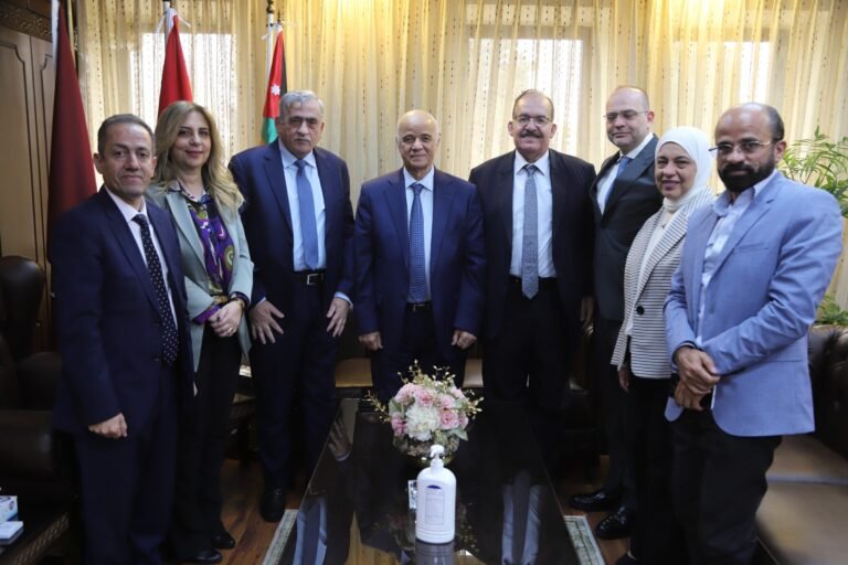 الجامعة الأردنية ونظيرتها الشارقة تبحثان سبل التعاون