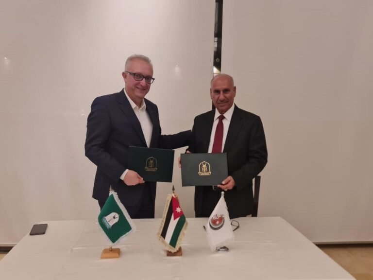 توقيع مذكرة تفاهم بين “اليرموك” و”الجمعية الأردنية للعلوم التربوية” لتنمية القدرات الإبداعية للباحثين التربويين