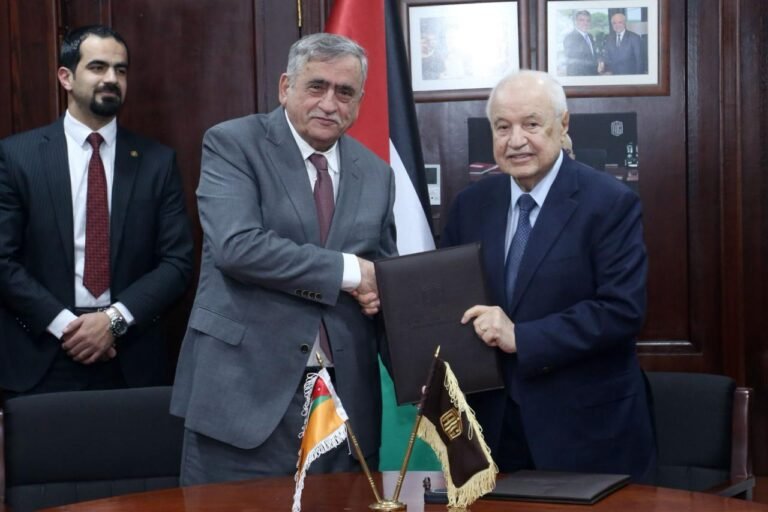 “الأردنية” ومجموعة طلال أبو غزالة توقعان اتفاقية تعاون مشترك