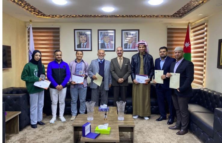 رئيس جامعة إربد الأهلية يُكرم الفائزين بمسابقة أفضل منشد ديني