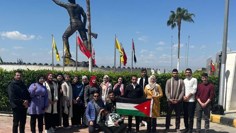 وفد من الجامعة الهاشمية يزور موقع الصرح التذكاري لشهداء معركة الكرامة