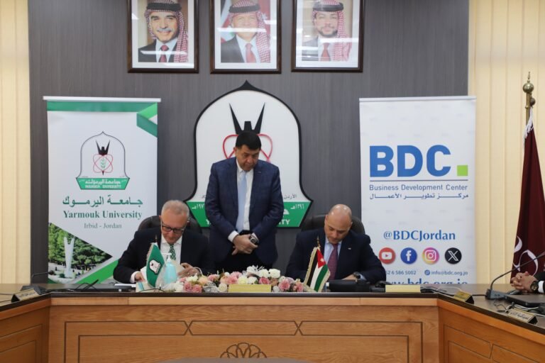 مذكرة تفاهم بين “اليرموك” ومركز تطوير الأعمال لتنفيذ نشاطات تؤهل الشباب للبدء بمشاريع ريادية