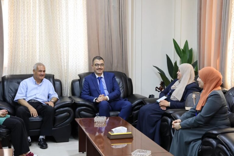 جامعة عجلون الوطنية تستقبل طالبات مبادرة “مبرمجو المستقبل” من مدرسة كفرنجة الثانوية الشاملة للبنات