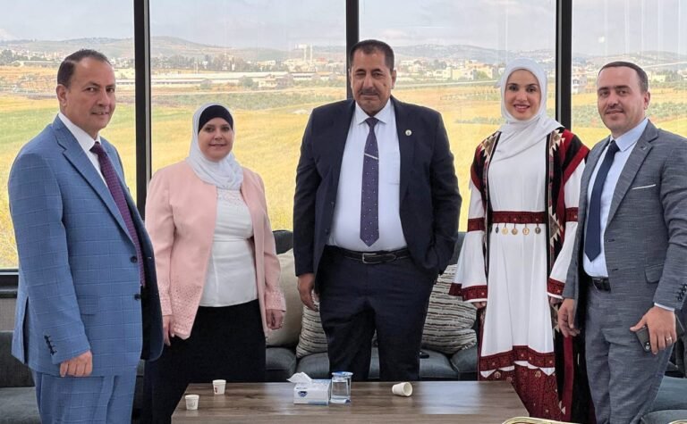 أسرة جامعة جدارا تتبادل التهاني بمناسبة عيد الفطر المبارك