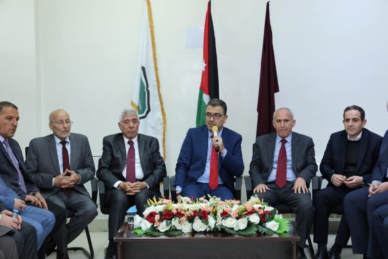 أسرة جامعة عجلون الوطنية تتبادل التهاني بمناسبة عيد الفطر