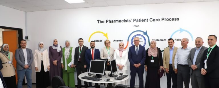 مسّاد يرعى افتتاح اليوم العلمي لكلية الصيدلة بعنوان “جسور علمية بين المهن الطبية”