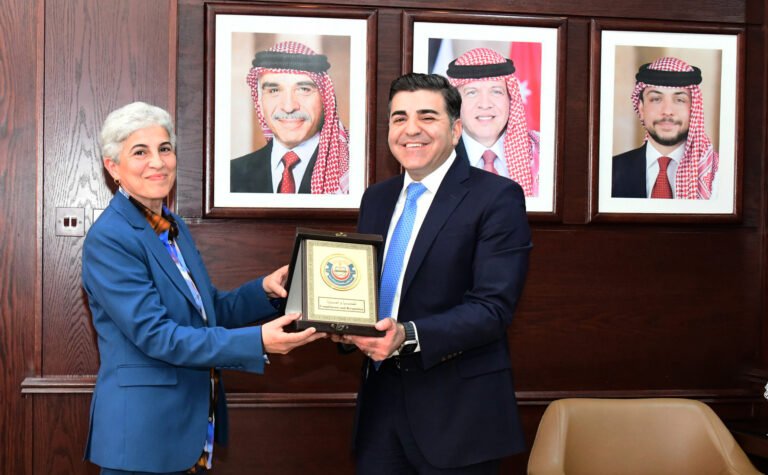 جامعة العلوم والتكنولوجيا الأردنية والسفارة التونسية في الأردن تبحثان التعاون