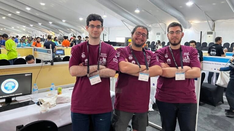 العلوم التطبيقية تشارك في المسابقة العالمية للبرمجة ICPC