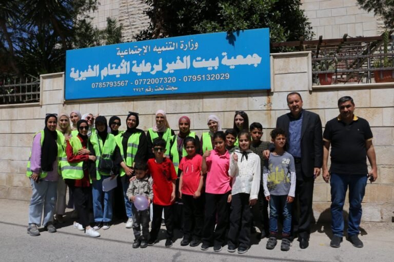 جامعة الزرقاء تنفذ مشروع كسوة العيد