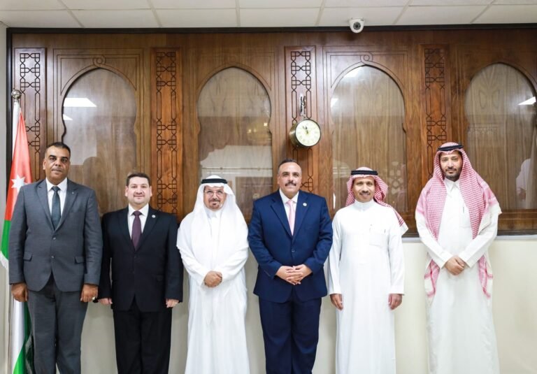 الملحق الثقافي السعودي يزور جامعة العلوم الإسلامية العالمية