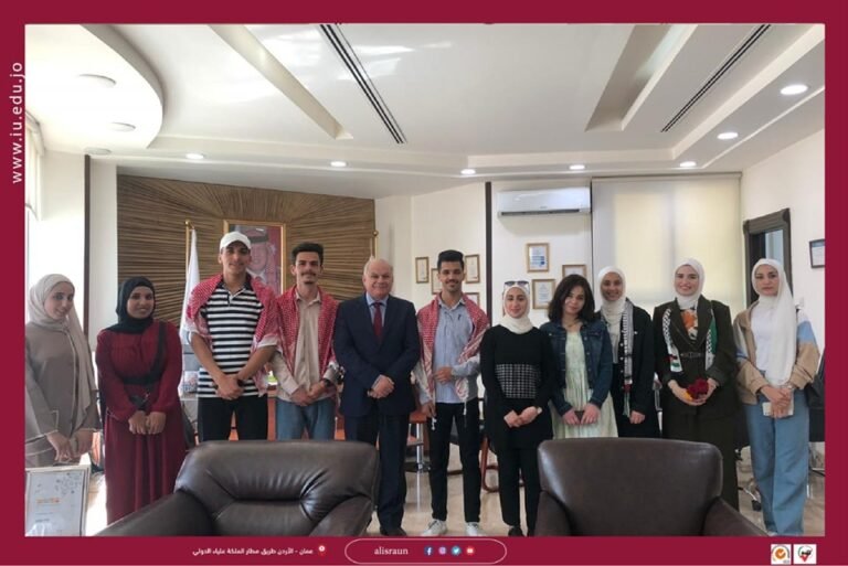 معالي رئيس جامعة الإسراء يلتقي مع نخبة مميزة من طلبة الجامعة