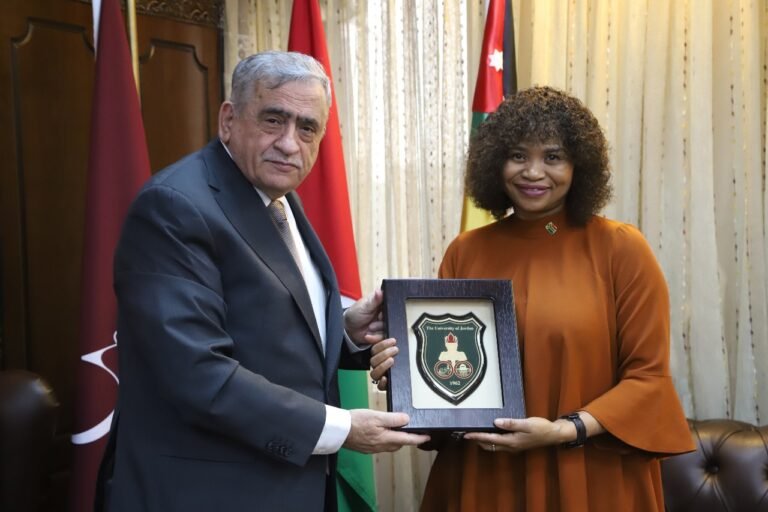 سفيرة جنوب إفريقيا تنتدي في “الأردنية” حول دور بلدها في التعاطي مع الحرب على غزة