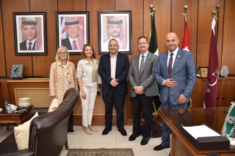 بحث سبل التعاون بين “اليرموك” وشركة “مايكروسوفت” العالمية