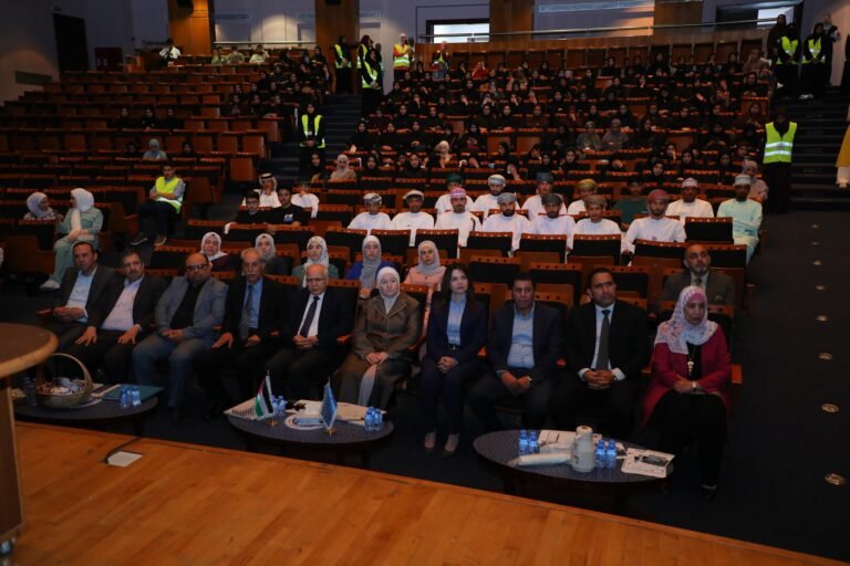 اليوم العلمي الأول لقسم الرياضيات في التطبيقية