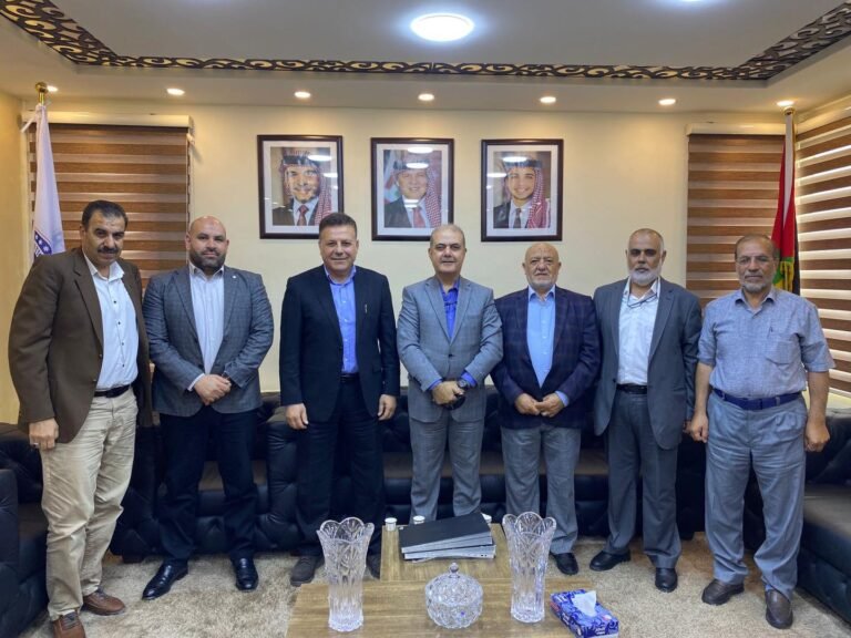 جامعة إربد الأهلية تستقبل وفدًا من رابطة أبناء الرمثا بهدف توقيع مذكرة تعاون مشتركة