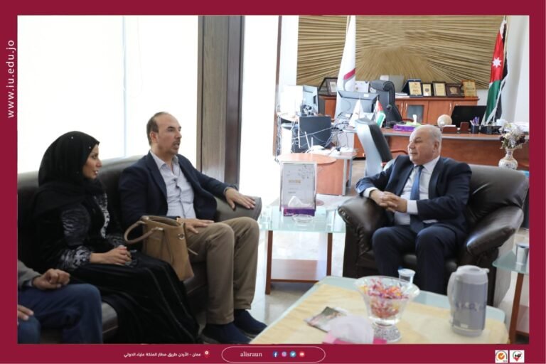 جامعة الإسراء تستضيف مسرحية “الأحزاب يا شباب”
