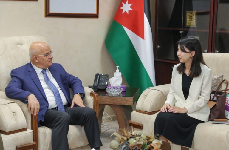بحث التعاون بين الجامعة الهاشميّة والملحقيّة الثقافيّة اليابانيّة