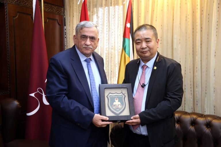 “الأردنية” و”فودان” الصينية تمضيان في وضع خارطة طريق لتعاون مثمر بينهما