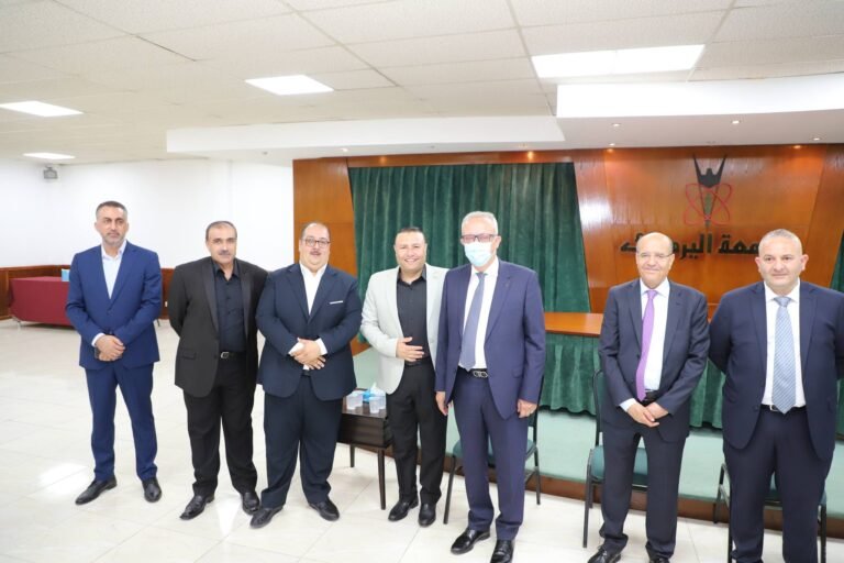 أسرة جامعة اليرموك تتبادل التهاني بمناسبة عيد الأضحى المبارك