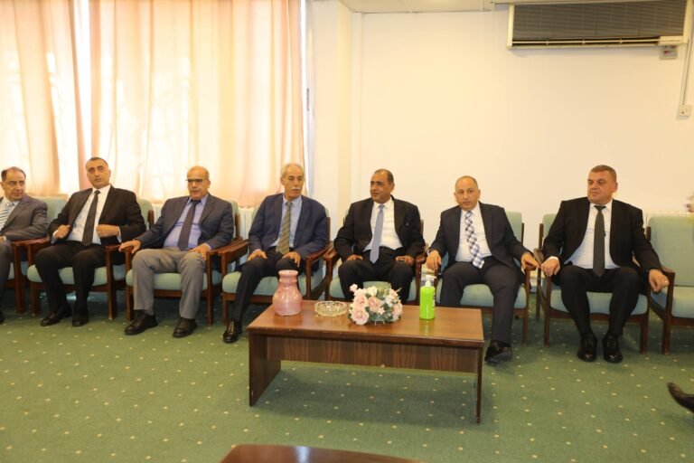 أسرة جامعة آل البيت تتبادل تهاني عيد الأضحى المبارك
