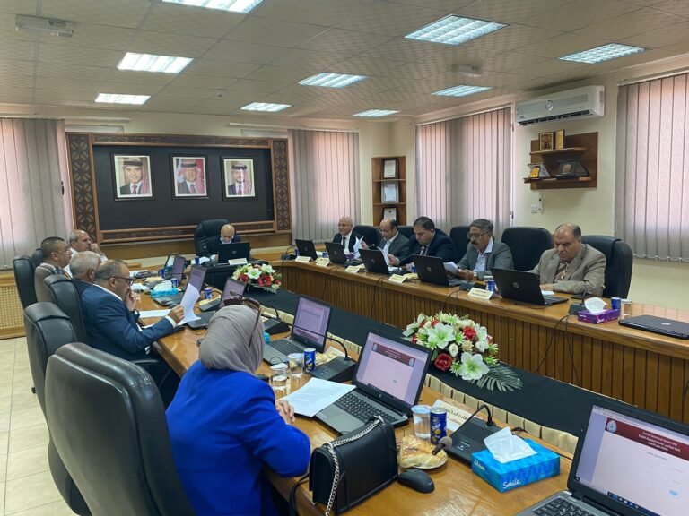 مجلس أمناء جامعة الطفيلة التقنية يناقش استحداث تخصصات و مواكبتها لسوق العمل